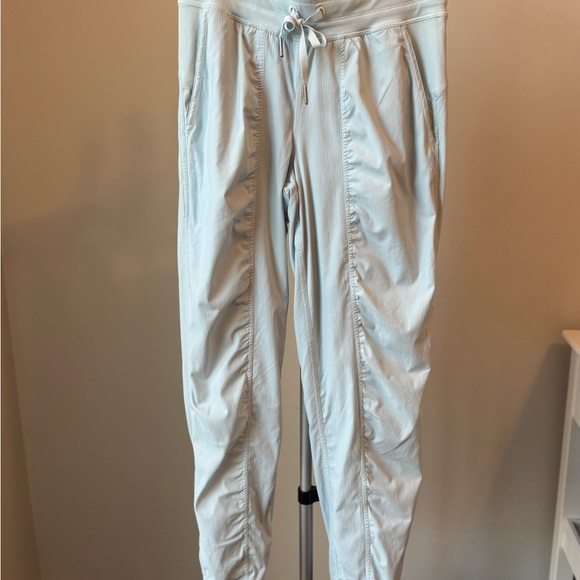 Lululemon Dance Studio Mid-Rise Jogger in ColourSinatra Blue size 4 - Picture 3 of 16